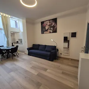 https://apt-tasson-snel-center-of.brusselshotelsbook.com